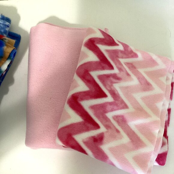 A Bundle /Bag of Fabric Material Scraps Fleece Stretch  Sewing Crafting - Picture 2 of 10